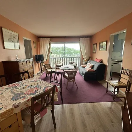 Spacieux Avec Balcon Et Parking - Proche Et Centre - Fr-1-712-84 *